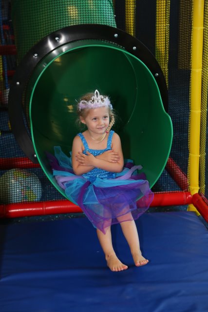 Annika's Birthday, 08/04
(Click on the picture for the full-size version)