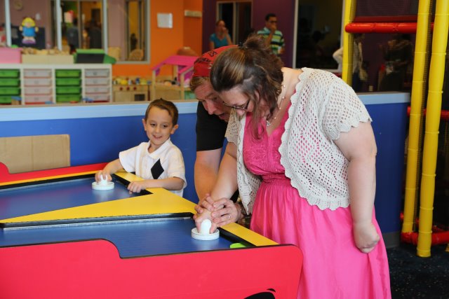 Annika's Birthday, 08/04
(Click on the picture for the full-size version)