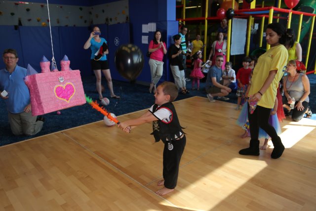 Alin Constantin's Photography - Annika's Birthday, 08/04
(Click on the picture for the full-size version)