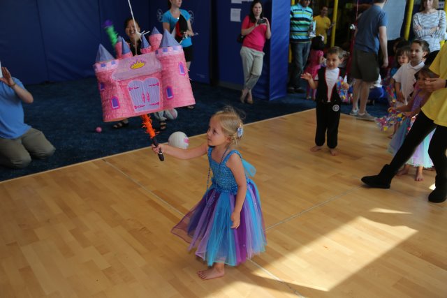 Annika's Birthday, 08/04
(Click on the picture for the full-size version)