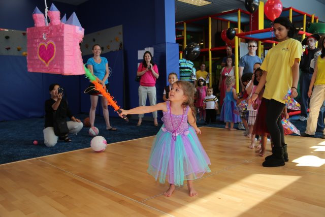 Annika's Birthday, 08/04
(Click on the picture for the full-size version)