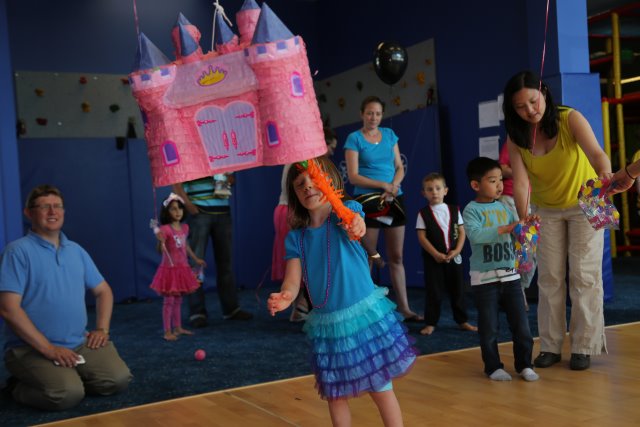 Annika's Birthday, 08/04
(Click on the picture for the full-size version)