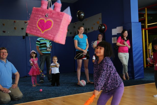 Annika's Birthday, 08/04
(Click on the picture for the full-size version)