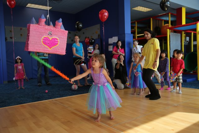 Annika's Birthday, 08/04
(Click on the picture for the full-size version)