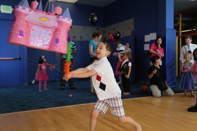 Alin Constantin's Photography - Annika's Birthday, 08/04
(Click on the picture for the full-size version)