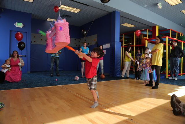 Alin Constantin's Photography - Annika's Birthday, 08/04
(Click on the picture for the full-size version)