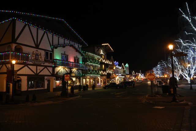 Christmas at Leavenworth, 2014
(Click on the picture for the full-size version)