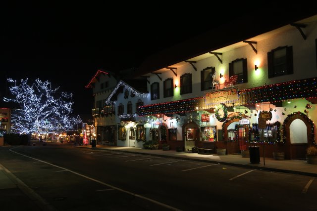Christmas at Leavenworth, 2014
(Click on the picture for the full-size version)