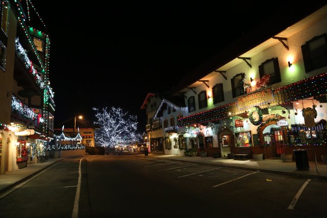 Christmas at Leavenworth, 2014
(Click on the picture for the full-size version)