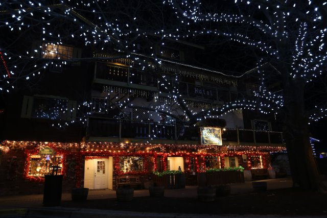 Christmas at Leavenworth, 2014
(Click on the picture for the full-size version)