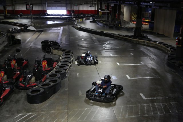 Alin Constantin's Photography - Robert's birthday 03/26
(Click on the picture for the full-size version)