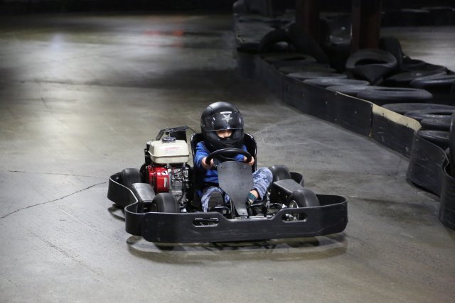 Alin Constantin's Photography - Robert's birthday 03/26
(Click on the picture for the full-size version)