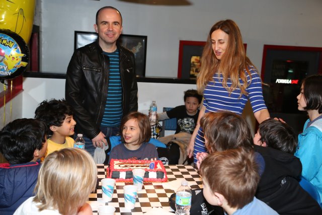 Alin Constantin's Photography - Robert's birthday 03/26
(Click on the picture for the full-size version)